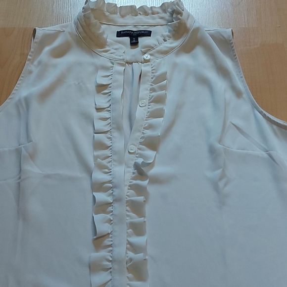 Banana Republic Ivory Blouse (M) - Picture 2 of 2